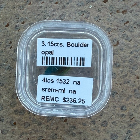 Boulder Opal Blue and Green loose Stone 3.15 carats - Picture 10 of 10